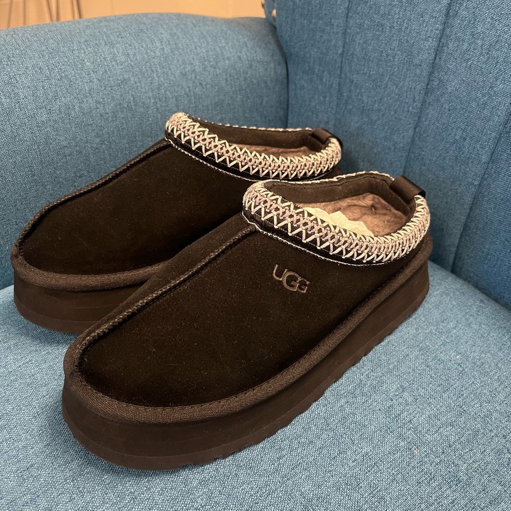 Ugg Tazz platform slippers size 7 new without box